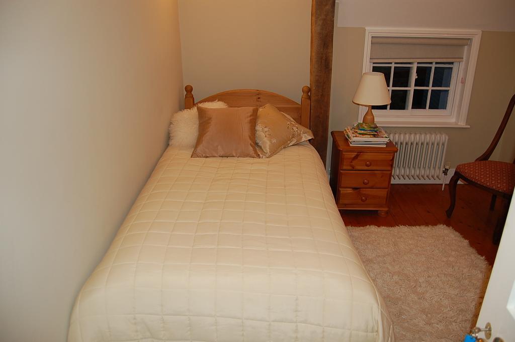Pickwick House Bed & Breakfast Stoke by Clare Oda fotoğraf